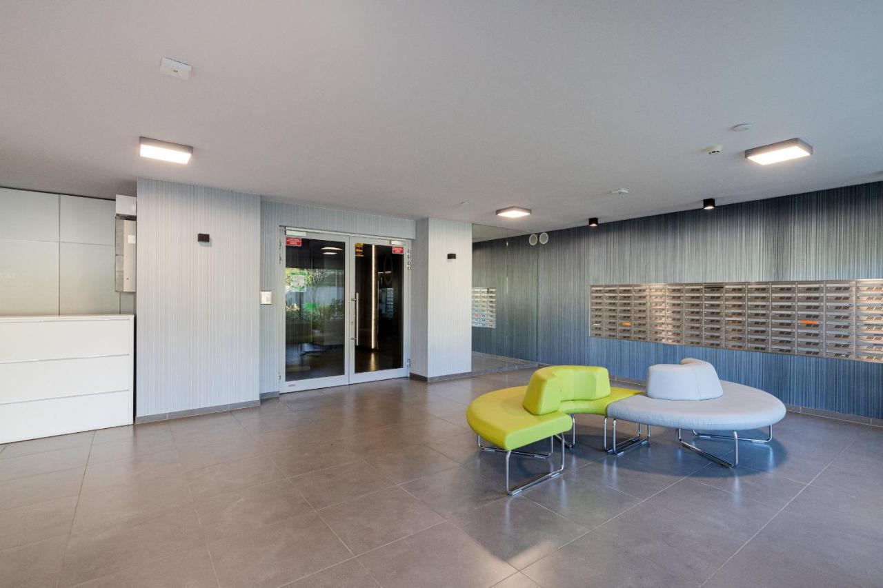 Modern Apartment With Balcony By Noclegi Renters Гданьск Экстерьер фото